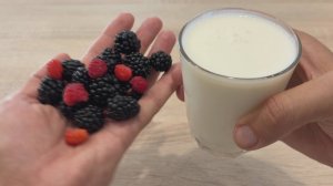 Беру кефир, ягоды и готовлю легкий летний завтрак, вкусный рецепт!