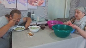 ЗАВАЛИЛ МАМУ СЫН БЕСПЛАТНОЙ ЯГОДОЙ ОНА УСТАЛА ЕЁ ПЕРЕБИРАТЬ