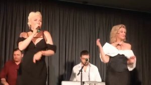 ВИА "Цыплёнок жареный" - Я стану старая... 
🎤вокал - Евгения Татарова и Жанна Логвинчук