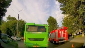 Жесткая авария на Мориса Тореза в Тюмени – последствия на камеру! (17.07.2025)