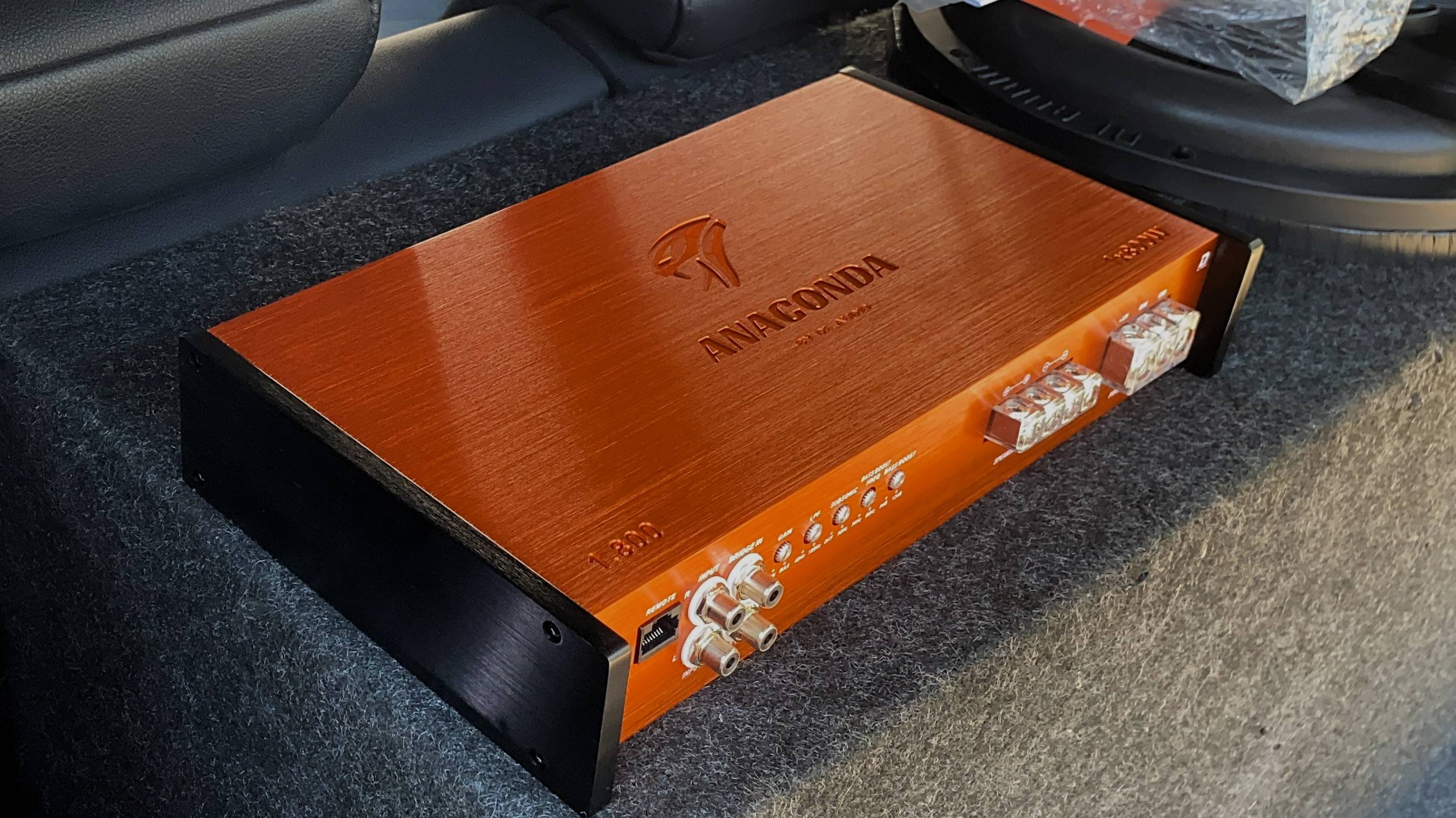 Обзор и установка моноблока Dl Audio Anaconda 1.800 в Toyota Bb qnc21 смотреть онлайн