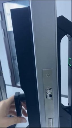 Умный электронный замок на входную дверь с биометрией.