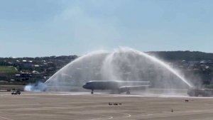 В Геленджике встретили первый с 2022 года самолет