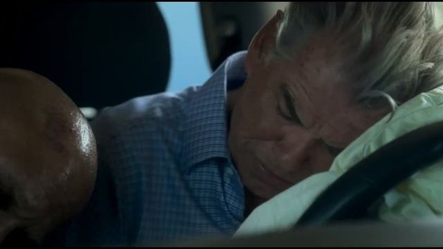 Очень резкие тормоза (кадры из криминального боевика "Чарли-Пуля/Fast Charlie", 2023) смотреть онлайн