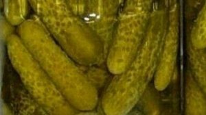 Малосольные огурцы с укропом