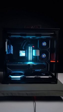 RTX 5090 + LCD + Lian Li = Самая Красивая Сборка 2025?