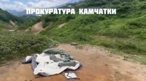 Кадры с места нападения медведя на туристку на Камчатке — видно, что осталось от палатки.