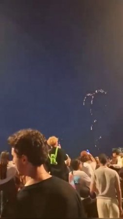 В немецком Дюссельдорфе на традиционной ярмарке из-за взрыва фейерверка пострадали 19  человек.