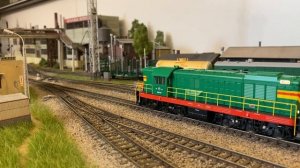 Модели ДГКу в масштабе 1:87 прокатились по макету