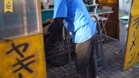 福岡・香椎 45年続く老舗ラーメン屋台!地元で愛される大ベテラン名物大将のワンオペ屋台に密着 Japanese Fukuoka Yatai Ramen street food stall vendor