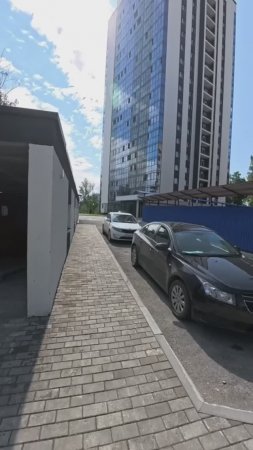 Привет, друзья! Сегодня покажу вам жилой комплекс “Огни Исети” — тот самый, что стоит на берегу.
