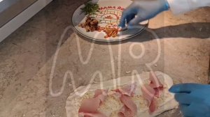 Фокачча с прошутто и грибами