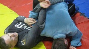 2017 год. Помощь работой на кисть при попытке сделать обратный узел плеча.