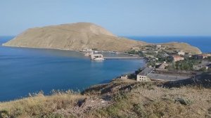 Вид Лобан горы, с нее бухты Двуякорной, мыса Киик-Атлама