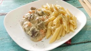 Куриные сердечки на сковороде / Как вкусно приготовить куриные сердечки в сливочном соусе