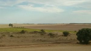 Высокоскоростной поезд AVE в Испании - вид из окна.