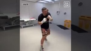 Усик разминается перед боем с Дюбуа.