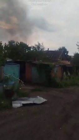 Украинский боевик ведет визуальный контроль последствий боевой  работы русских дроноводов