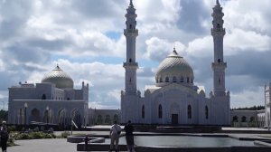 Поездка в древний Булгар на метеоре по Волге. Белая мечеть.