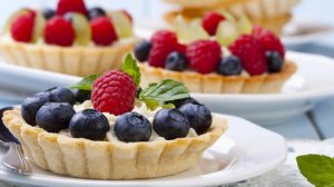 РЕЦЕПТ ТАРТАЛЕТОК СО ВЗБИТЫМИ СЛИВКАМИ И ЯГОДАМИ🍓