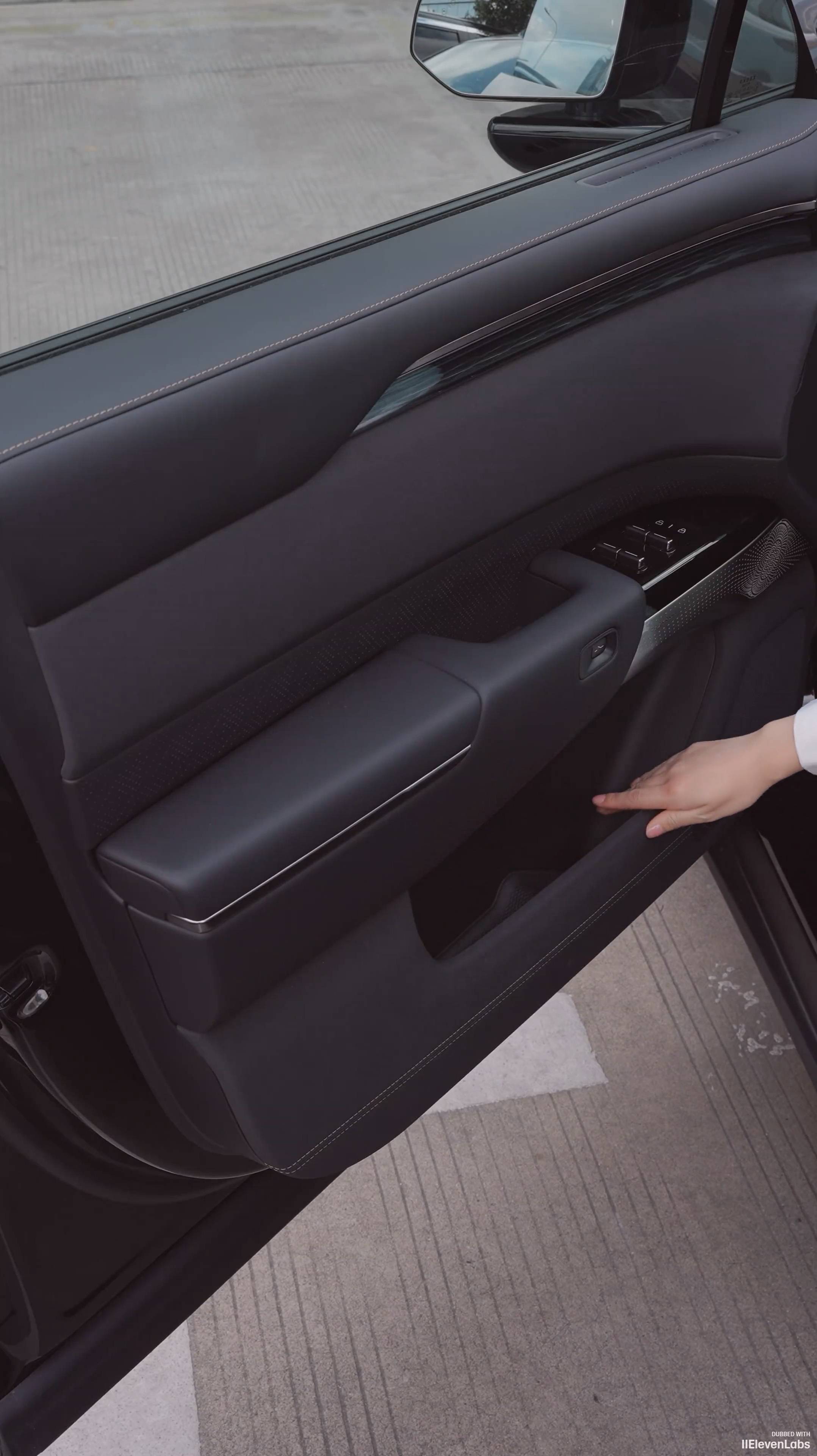 Zeekr 7X - Места хранения в передней части салона