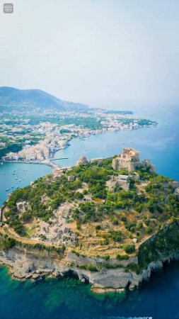 📍Арагонский замок, Италия 🇮🇹