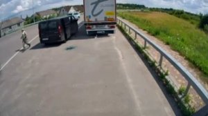 Украинец_с_лопатой_напал_на_сотрудников_ТЦК