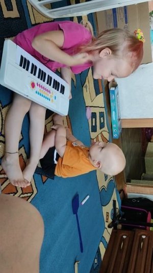 19-07-2025 детское пианино,дети играют