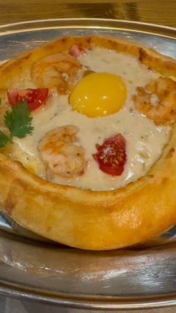 Хачапури по аджарски с креветками.