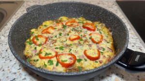 Вкусный омлет с кабачками.