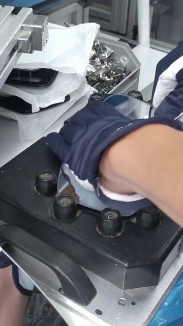 Поклейка Зеркал На автозаводе в Словакии #shorts #sheva777. #stories смотреть онлайн