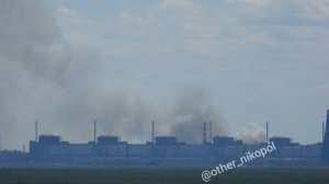 Дым на Запорожской АЭС после атаки ВСУ.