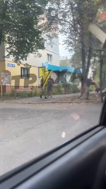 военные ТЦК хотели было мобилизовать алкашей, но им показали стиль от пьяного мастера кунг-фу! смотреть онлайн