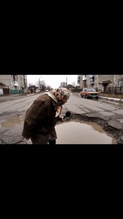 ИИ бабуля в луже