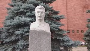 Москва. Красная площадь. Могила Сталина. Некрополь у Кремлёвской стены