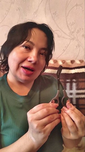 Ножницы для бровей с расчёской . Компания Орифлейм