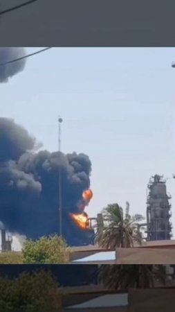 Пожар вспыхнул в нефтеперерабатывающих установках в иранском городе Абадан на юго-западе Ирана.
