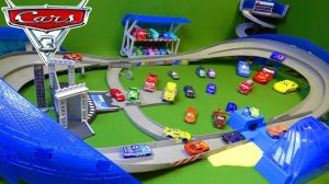 Мультики про МАШИНКИ. Гоночная трасса игрушечных грузовиков. Мультфильм для детей