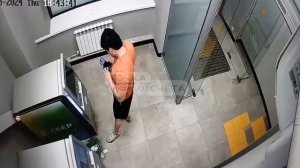 В Южно-Сахалинске инородец украл забытое на банкомате портмоне !!!