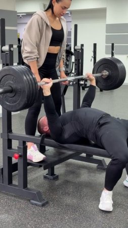 Она меня страховала #powerlifting