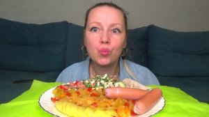 Мукбанг картошка с сосисками, овощи тушеные. Еда на камеру.