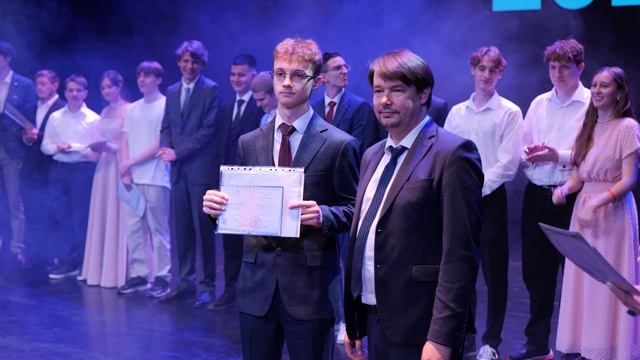 Вручение аттестатов 11Ц