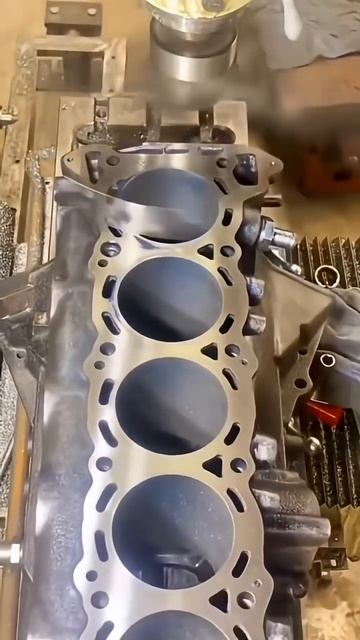 Фрезеровка блока цилиндров V6 двс #music #shevavaz #гбц #двс #двигатель #v6 смотреть онлайн