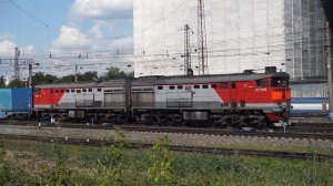 Тепловоз 2ТЭ10М-3275. Отправление с контейнерным составом.