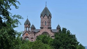 В Армении призвали верующих встать на защиту своих святынь