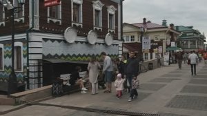 В Иркутске (улицы города, Нижняя набережная).