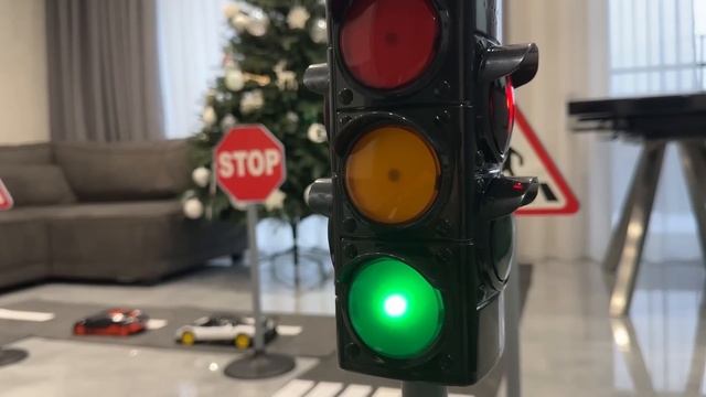 Марк ловит преступника на полицейской машине! Отличная история для детей смотреть онлайн