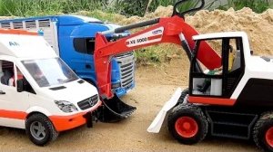 Забавная история о грузовике-экскаваторе, Видео с игрушечной машинкой