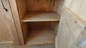 Банная кухня из массива дерева под старину с лёгкой брошеровкой