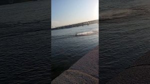 прогулка по набережной с подругой
